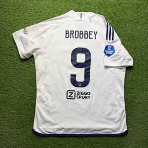 2023/2024 Uit #9 BROBBEY